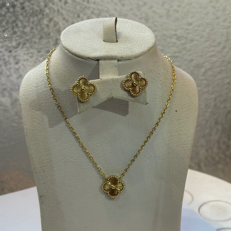 گردنبند و گوشواره ونکلیف